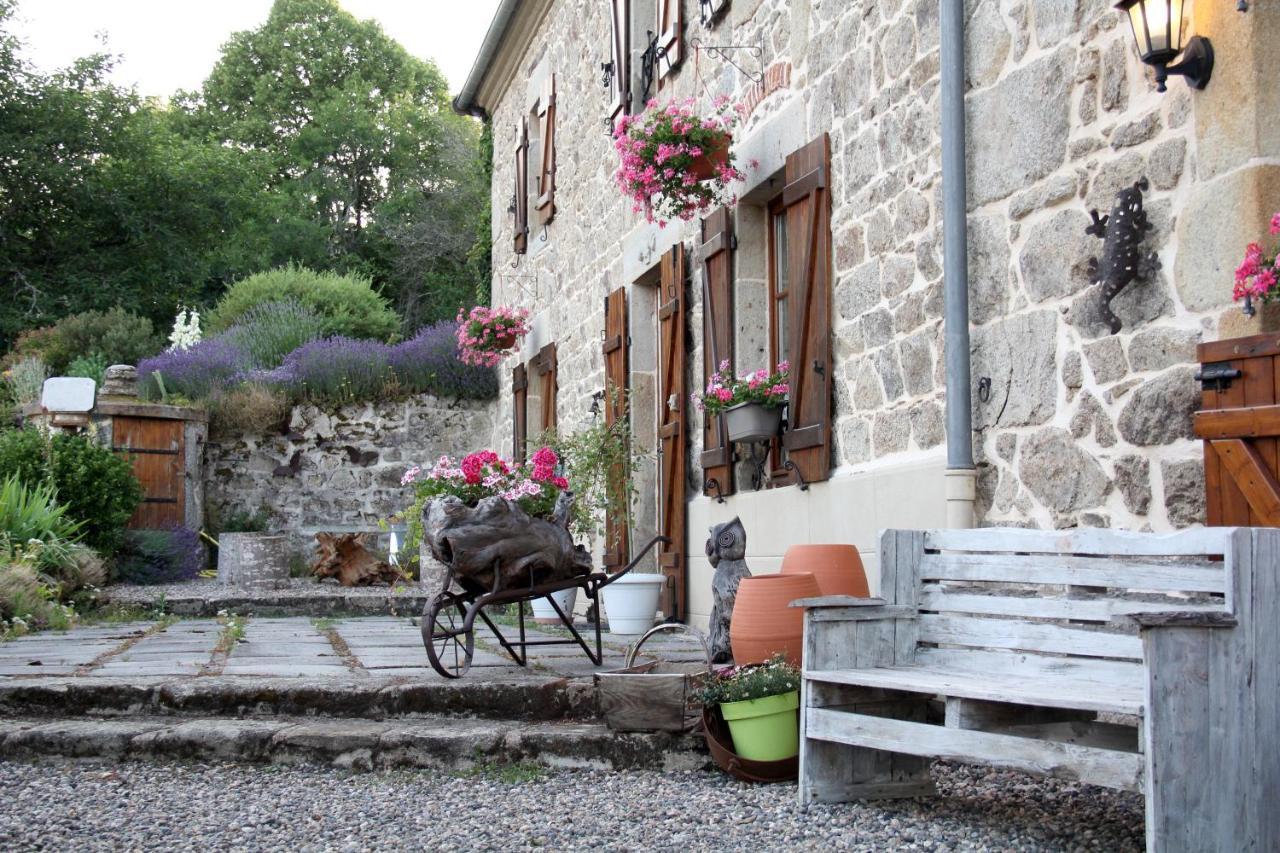 La Belle Âme Acomodação com café da manhã Saint-Priest-des-Champs Exterior foto