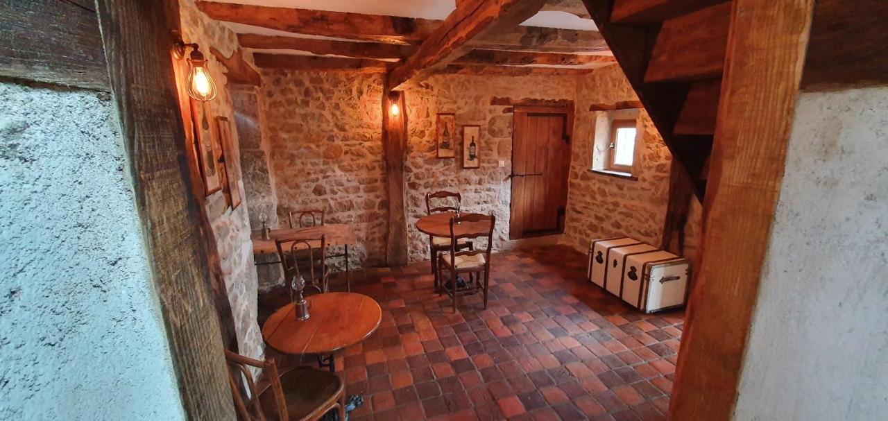 La Belle Âme Acomodação com café da manhã Saint-Priest-des-Champs Exterior foto